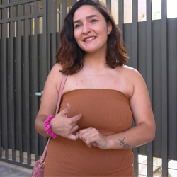 Gigi, la universitaria soltera y DESATADA ¡quiere olvidar a su ex a base de POLLAZOS por Madrid!